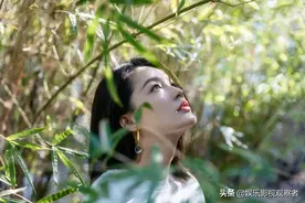 李沁夏日清新照图片