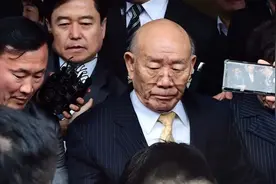 从独裁者到“老赖”，韩国前总统全斗焕的九十年图片