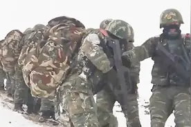 中国部队特色叠被子，遭世界他国嘲笑浪费时间，答案要打他们脸！视频封面