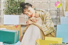 女人过了50岁，穿T恤要懂得“3要3不要”，美得优雅时髦图片