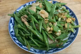 炒豆角时，很多人忽略了这一步，搞错了豆角夹生不入味，还发黑图片