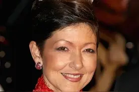 17年前，文雅丽离婚掏空前夫家底，同年玛丽嫁王储，签了4个协议图片