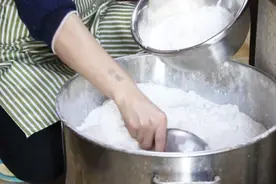 这个家常“油泼刀削面”要火了，做法简单好吃够味，越吃越想吃！