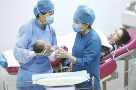 顺产要经历多少“尴尬”瞬间？实拍图带你了解现场，太真实图片