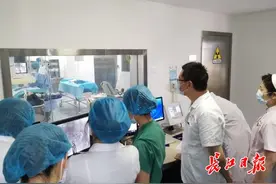 胎盘植入宫颈产妇命悬一线，“双保险”让高危产妇产子保宫图片