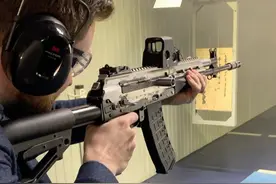 那晚上AR、SCAR与AK喝多了——一锅大杂烩的AKV卡宾枪图片