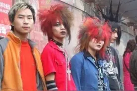 还记得“杀马特”鼻祖罗福兴吗？14年过去了，他如今在干嘛呢？图片
