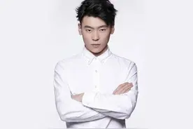 隔壁老樊：曾经私生活混乱无比，现在正和湖南女主持人甜蜜恋爱图片