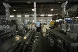 从价格疯涨到市场崩溃，曾经创造“财富神话”的熔喷布设备商，如今遭遇退货潮、官司缠身、跌落谷底图片