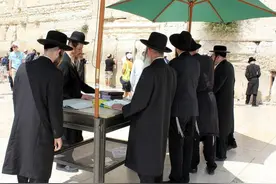 穷人想发财，听一听犹太人“借鸡生蛋”的故事，受益匪浅图片