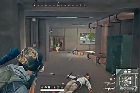 “吃鸡”手游玩家等了3年的功能，肩射终于加入，手指不够用了图片