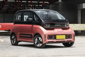 酷似“太空舱”的E300，不到7万能开走，续航305km，还是四轮独悬图片