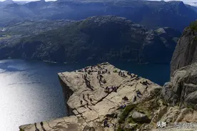 挪威旅行，不可错过的三块石头之布道石图片