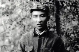 豆腐店老板救一瘸腿乞丐，多年后乞丐成开国少将，他如何报恩的？图片