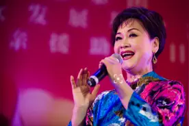 她是国家一级演员也是李谷一女儿，25次登央视春晚，现52岁仍未婚图片