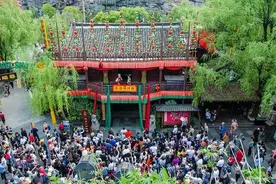 富小姐对联招亲，穷秀才对答如流，成功抱得美人归图片