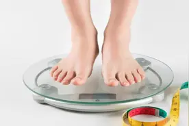 一口气做多少俯卧撑才算优秀？40岁之后的男性，可以自测一下图片