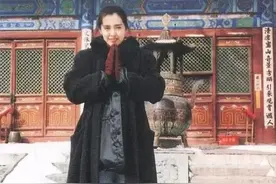 王祖贤1992年在山西五台山的老照片，没有滤镜都好漂亮！图片