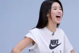 青你2：突击称体重，赵小棠自觉，许佳琪被架上秤，虞书欣厉害了图片