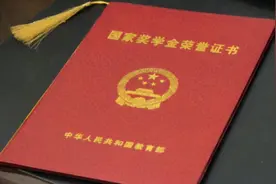 因为一双3000元的运动鞋，贫困生助学金被取消，网友直言不公平图片