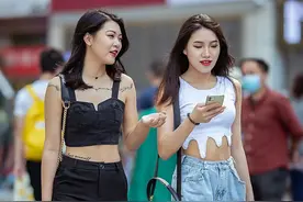直筒裤怎么搭配更时髦？利用短款上衣露腰线，增高显瘦又时尚图片