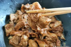 炖排骨时，最忌直接焯水，多加一小步，排骨软烂入味，不腥也不柴图片