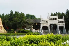 卧龙岗古柏亭：一座寄托世人崇敬和思念的亭台图片