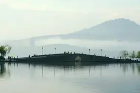 蒋勋：看了几十次西湖，我才看懂生命的进退图片