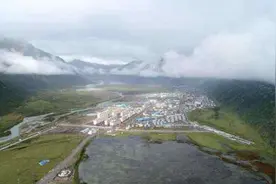 麦地卡易地搬迁群众实现就近就业图片