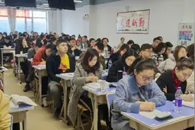 上万块钱的“考公补习班”，到底有没有用？培训老师道出实情图片