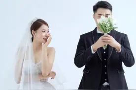 27岁女排队长公布喜讯！晒婚纱照秀恩爱，休战锦标赛让人略感遗憾图片