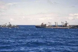 905型远洋补给舰，海上后勤仓库，人民海军走向深蓝的有力保障图片