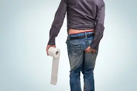 总是放屁，暗示肝脏发生病变？出现“2黄2臭”，暗示肝已受损了图片