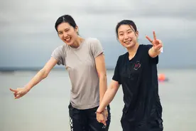 羽坛第一美女海边戏水，素颜难掩天生丽质，连中国球迷都为她着迷图片