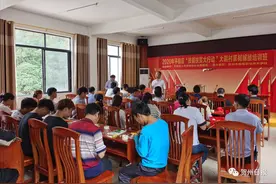 必须赞！贺州大明村村民掌握果树嫁接专业技术图片