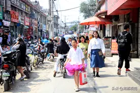 河南小伙大学门口卖美味，顾客学生天天排长队，诀窍其实很简单图片