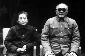 给妻子立下三条规矩，给孩子定下两条原则，黄克诚是如何治家的图片