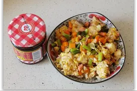 黄渤在电影《蛋炒饭》中醉心只做一个蛋炒饭，最简单也是最难做的图片