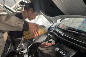获汽修一等奖00后女孩：比赛两天垫着卫生巾，拆不动零件时怀疑过自己的选择图片