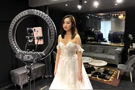 婚礼延迟？别慌，先在线上挑婚纱图片