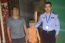 凌晨3点 小男孩在街头找爸爸 爸爸却把儿子忘了图片