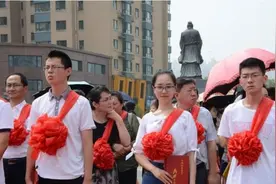 2021年各省高考第一名出炉，学霸复读生惹争议，考上985还复读？图片