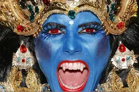 万圣节玩法哪家强？超模海蒂拍恐怖片，凯莉詹娜前男友气到删社媒图片