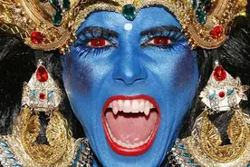 万圣节玩法哪家强？超模海蒂拍恐怖片，凯莉詹娜前男友气到删社媒图片