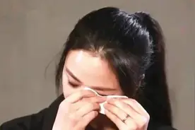 女性生完孩子变化有多大？汤唯当众落泪：妈妈们的牺牲又有谁能懂图片