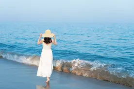 和谁结婚，都是和自己过图片