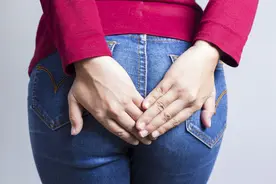 女子一天放屁数十次，确诊肠癌，提醒：异常多屁或是疾病信号图片