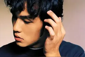 周杰伦专辑系列之第一张专辑 同名《JAY》图片