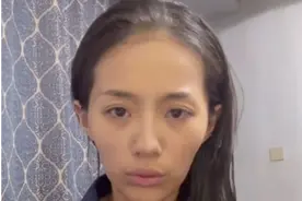 《爱情公寓5》咖喱酱近照曝光，暴瘦脱相像骷髅，肋骨触目惊心图片