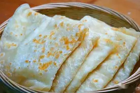你烙的饼为什么又干又硬？面点师从和面开始教你怎么做，喷香好吃图片